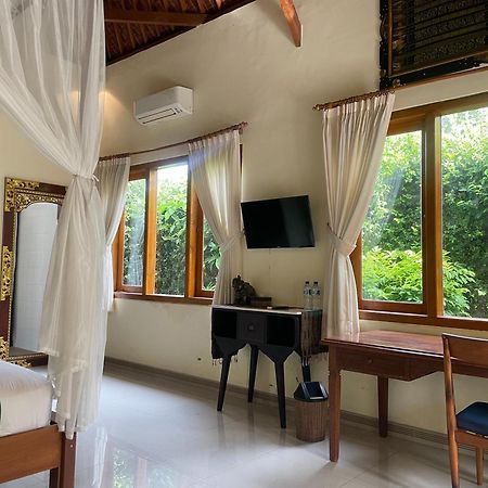 Graha Madesimon Hotel Ketewel Exterior photo