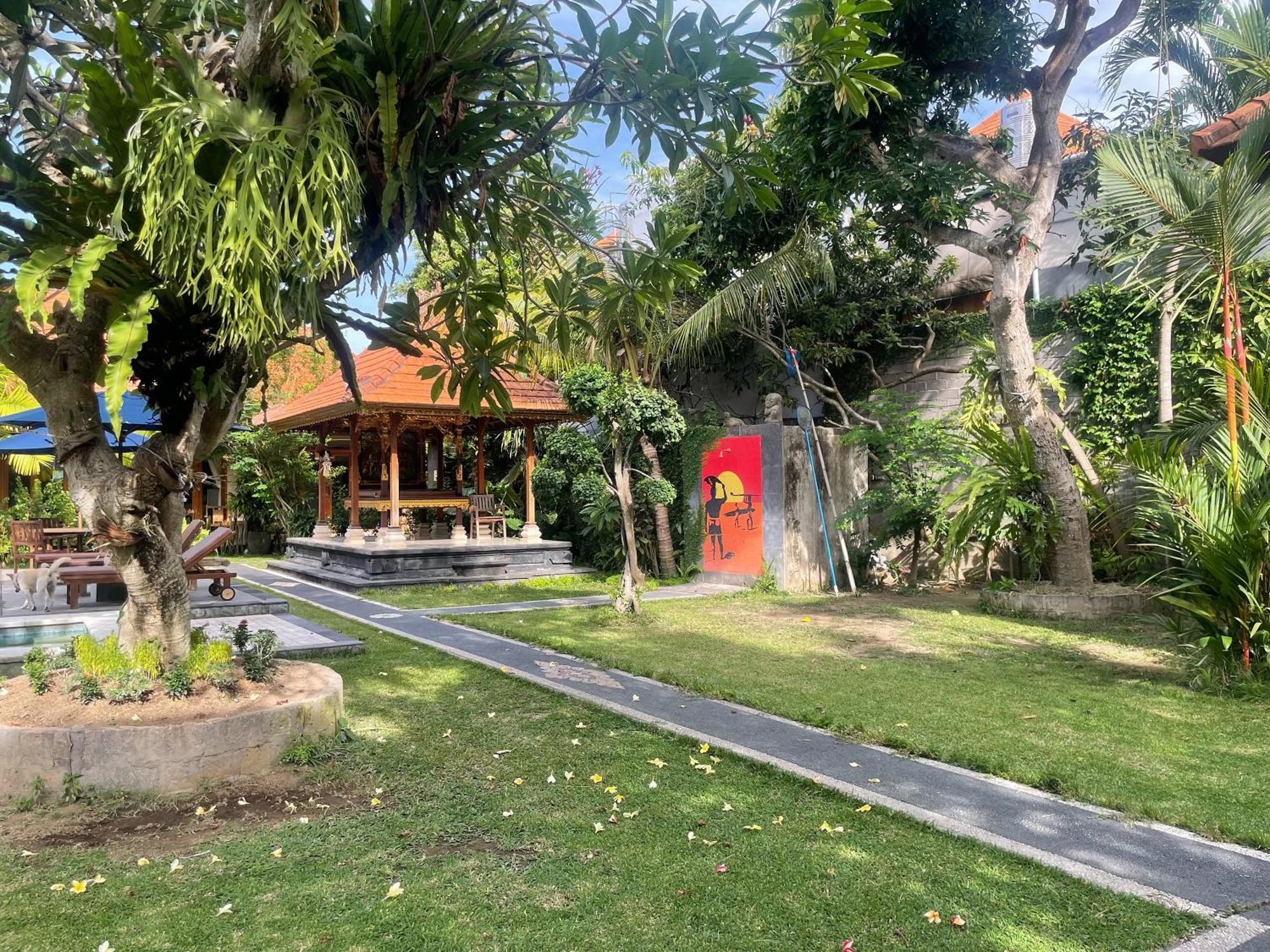 Graha Madesimon Hotel Ketewel Exterior photo