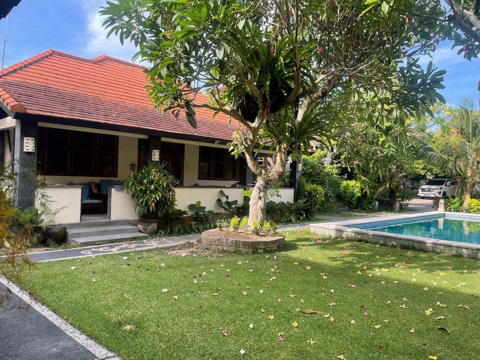 Graha Madesimon Hotel Ketewel Exterior photo